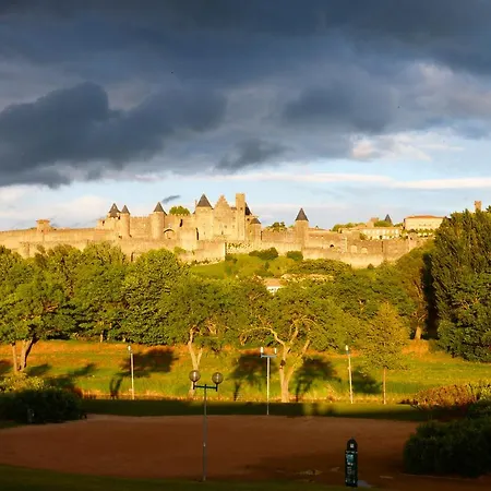 Carcassonne Guesthouse Bed & Breakfast 4*